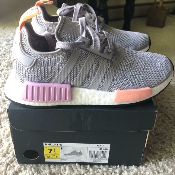 adidas Shoes - Adidas NMD R1 🌼